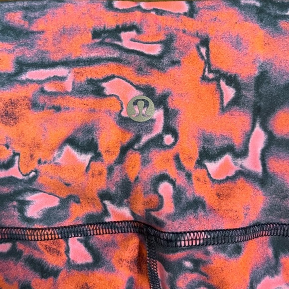 Lululemon wunder under shorts. Size 6 - Picture 7 of 8